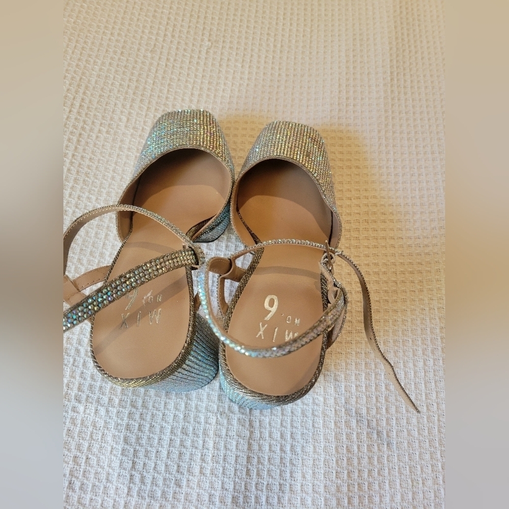 Elegant Glitter Block Heel Sandals - Picture 4 of 11